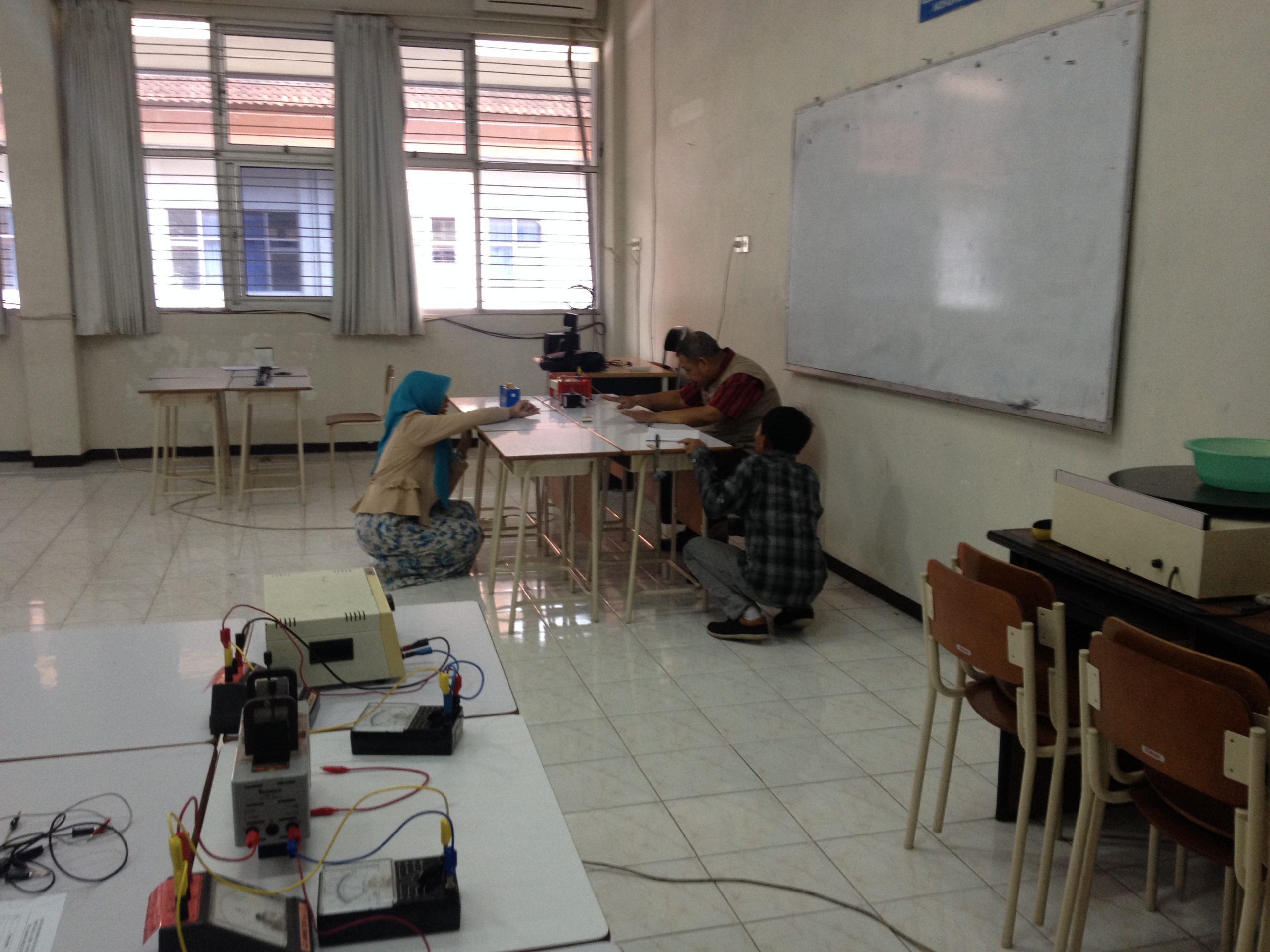 Foto Dokumentasi Kunjungan Lab dari SMP Nurul Jadid Paiton Probolinggo
