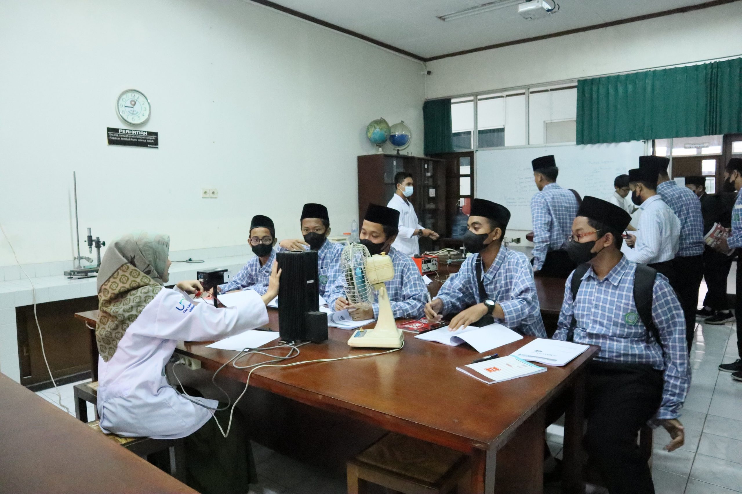 PENGEMBANGAN LABORATORIUM SAINS DAN PENINGKATAN KUALITAS SDM MA ALIF LAAM MIIM SURABAYA
