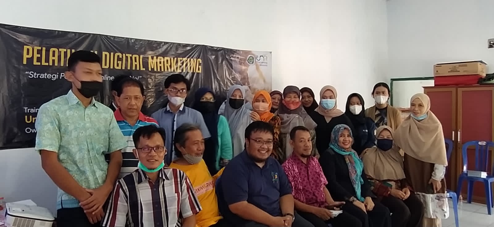 FISIKA UM MENGEMBANGAN DIGITAL MARKETING KAMPUNG BEJO UNTUK MENINGKATKAN EKONOMI KELOMPOK PETANI WANITA JAHE SEBAGAI UPAYA PENCAPAIAN TARGET SDGS