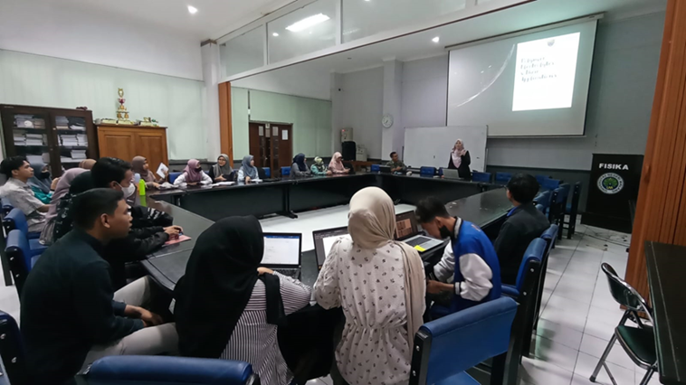 FISIKA FMIPA UM BEKERJA SAMA DENGAN DEPARTMENT OF PHYSICS UNIVERSITI MALAYA MELAKSANAKAN CO-TEACHING PADA MATA KULIAH SUPERKONDUKTOR