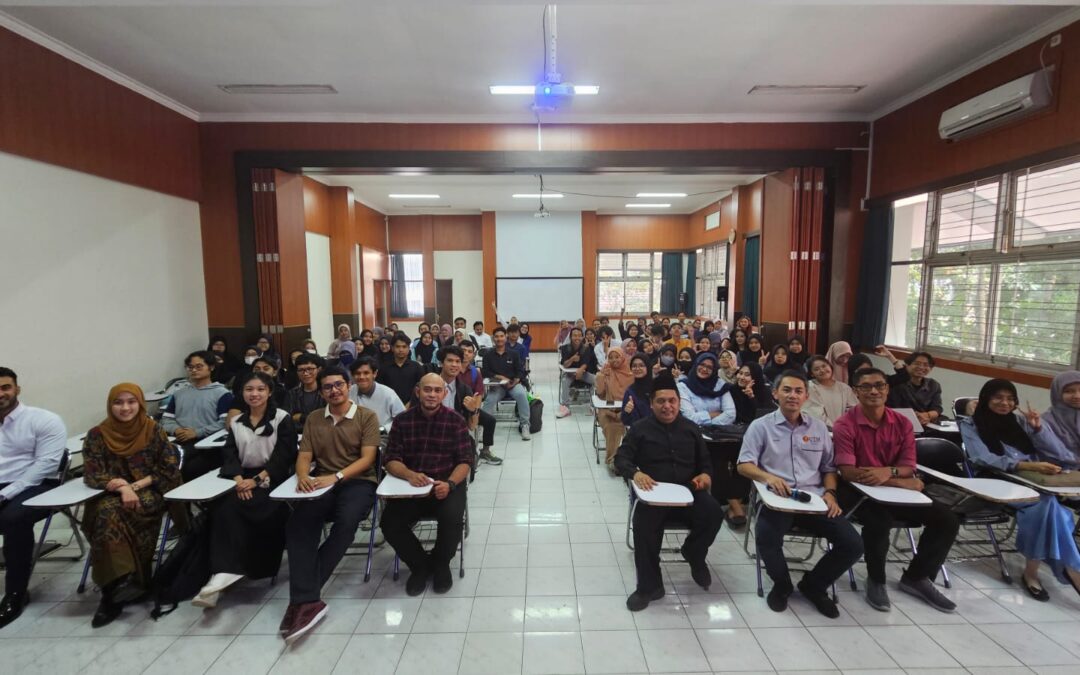 International Student mobility : Wujud kerjasama antara UTM Malaysia dengan Fisika UM untuk penguatan kinerja Departemen Fisika FMIPA UM
