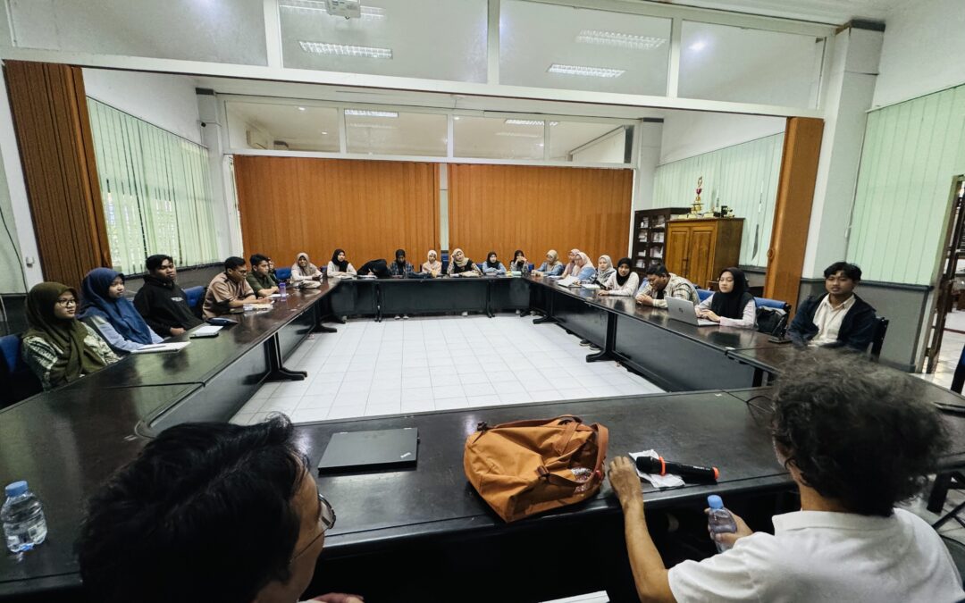 Partisipasi Publik Kuliah Mekanika Kuantum S2 Fisika: Peserta dari Perusahaan dan Luar Negeri