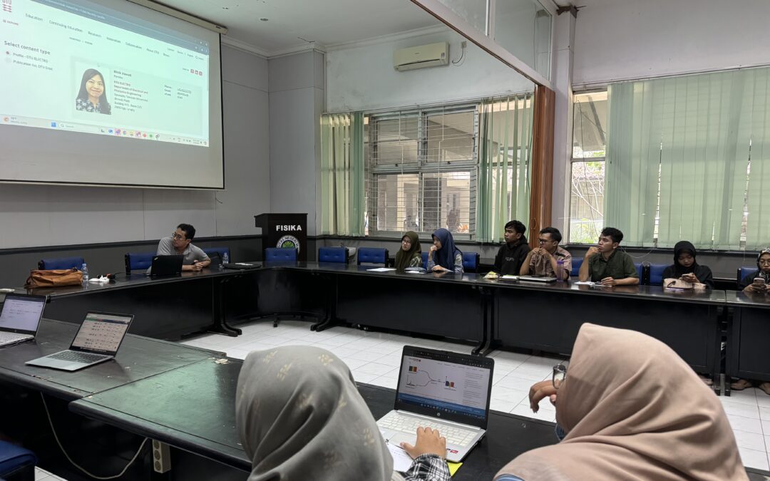 Kuliah di Fisika UM dengan Dosen Tamu dari Universiti Malaya