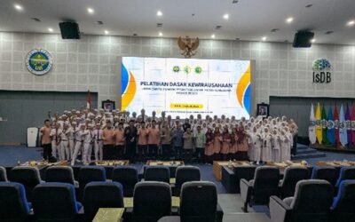TUMBUHKAN JIWA KEWIRAUSAHAN SANTRI MELALUI PELATIHAN PEMBUATAN DETERJEN CAIR DAN LILIN AROMA TERAPI RAMAH LINGKUNGAN