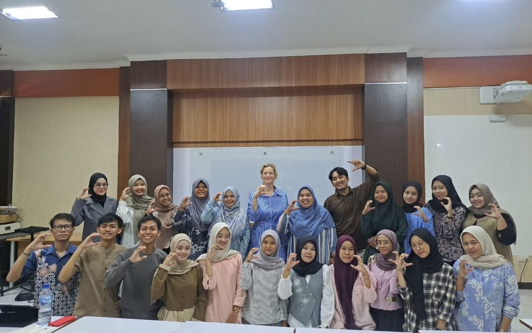 Co-Teaching Prof. Henriette Tolstrup Holmegaard, Ph.D. dan Nuril Munfaridah, S.Pd., M.Pd., Ph.D. Bahas Teknik Wawancara dan Coding dalam Penelitian Kualitatif