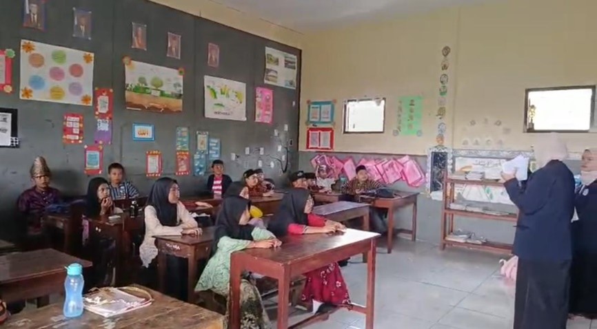 CAHAYA LITERASI: Optimalisasi Pojok Baca dan Pembiasaan Membaca Rutin oleh Mahasiswa Universitas Negeri Malang untuk Mendukung SDGs 4 Pendidikan Berkualitas